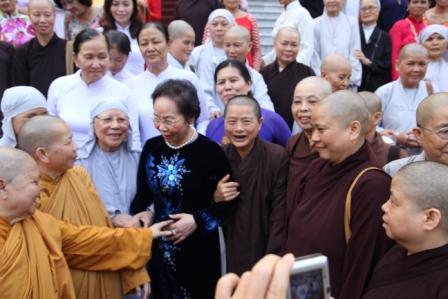 Vice State President Nguyễn Thị Doan received typical religious women who are members of the Vietnam Women Union Executive Committees